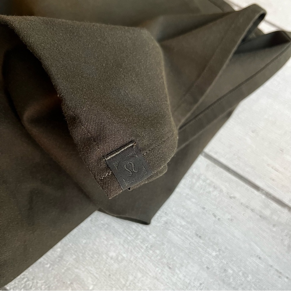 Lululemon Men's Slim Fit Button Down Shirt M Hidden Zip Pocket Business Casual - Picture 7 of 13